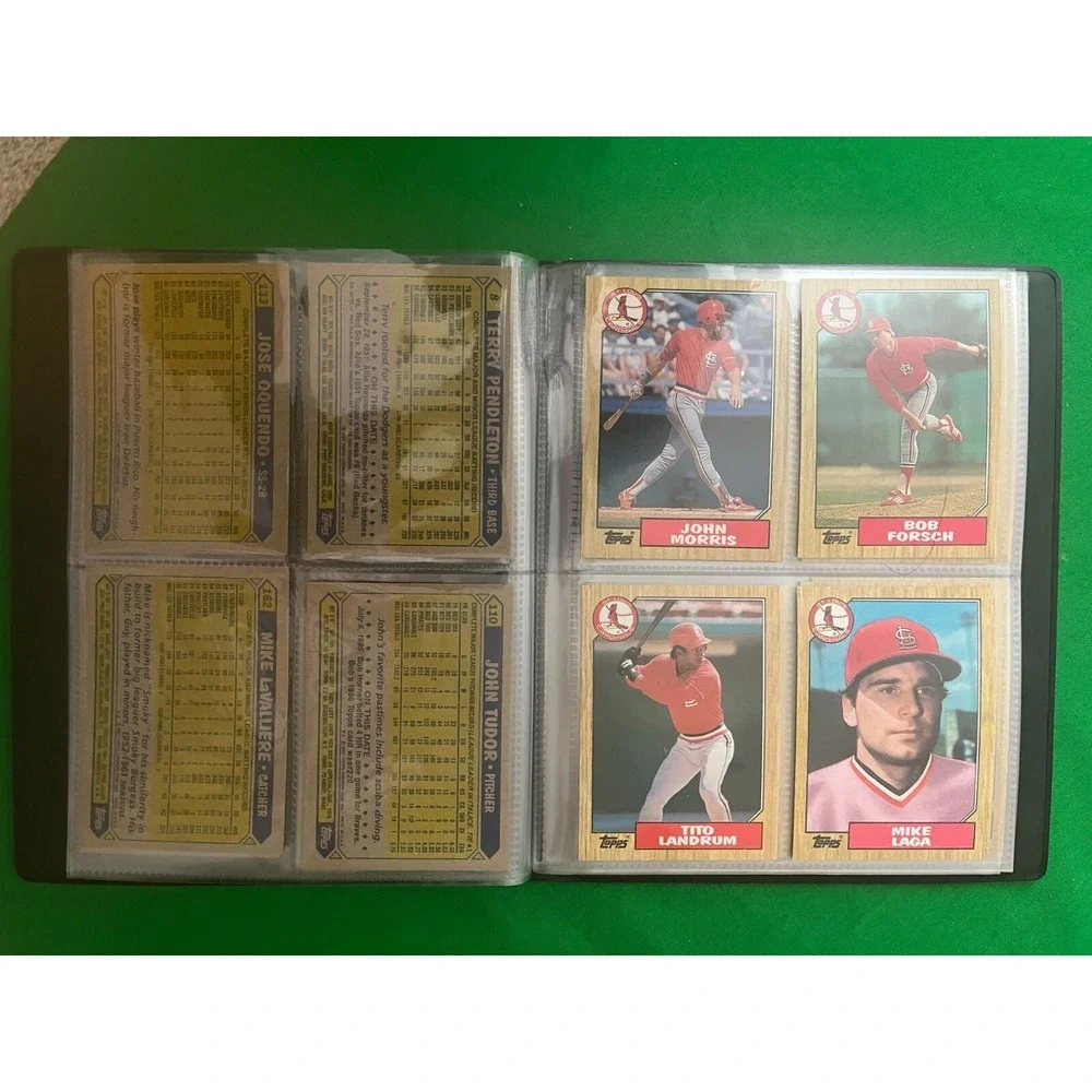 St Louis‎ Cardinals  1987 Topps Team Set with 40 card collector album.